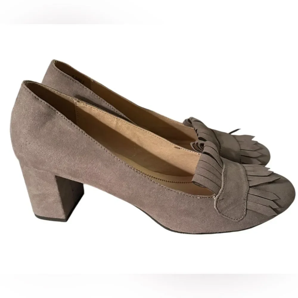 CL Chinese Laundry Anete Women Round Toe Faux Suede Taupe Heels Size 9.5 NEW